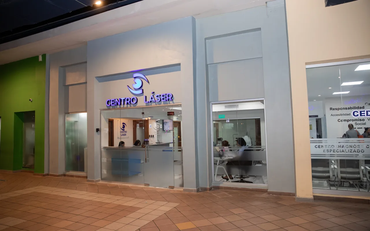 Fachada del Centro Láser Megacentro el día de su apertura